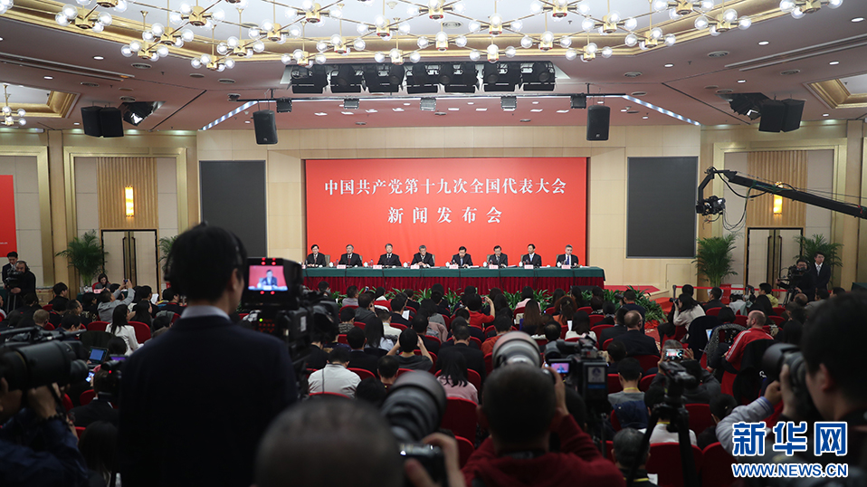 城市艺术节开幕：街头艺术与当代装置碰撞火花